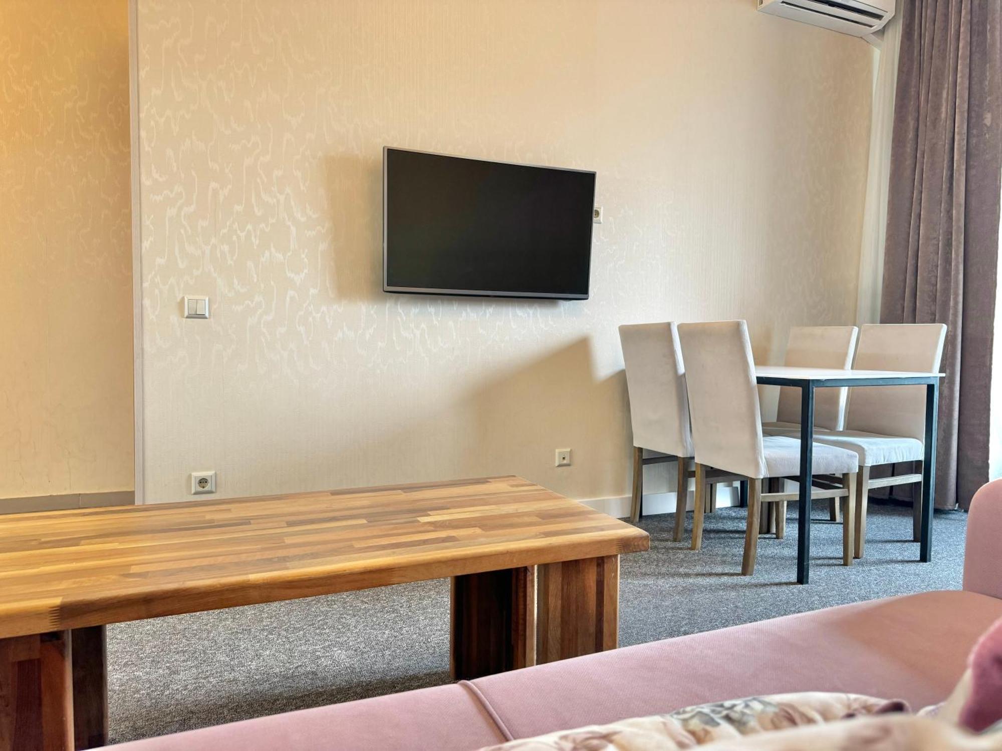 Full Comfort Apartment At Chavchavadze Tbilisi Exterior photo